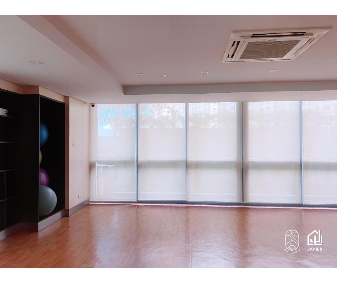 Eastwood Penthouse Studio With View, Netflix And Fast Wi-fi Aparthotel